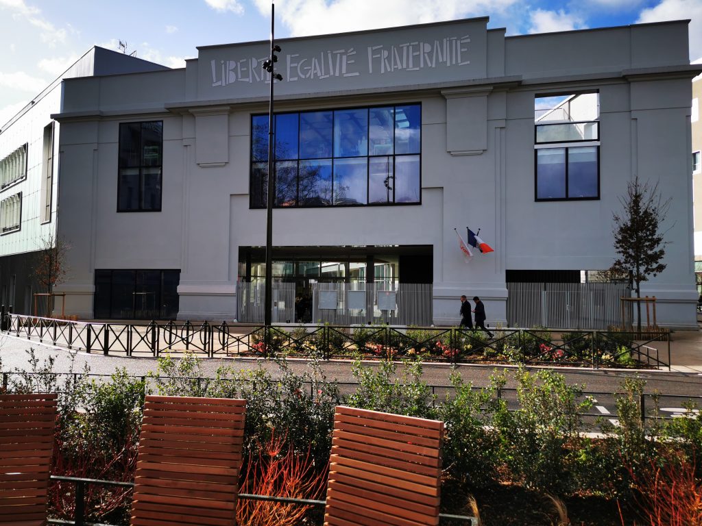 L'emblématique sirène des usines Renault réintègre la place Jules Guesde 2 L'emblématique sirène des usines Renault réintègre la place Jules Guesde 2