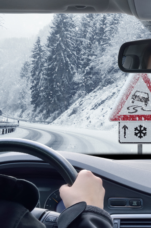 Conduite sur neige et verglas : conseils et astuces 75