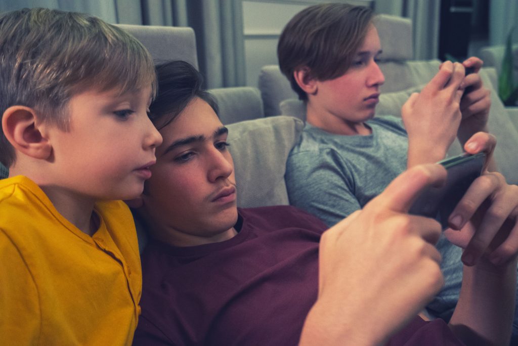L’addiction aux écrans chez les jeunes, risques et prévention 1
