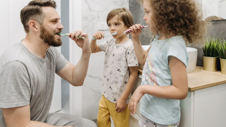 Le sourire de demain se construit aujourd'hui : comment brosser les dents de votre enfant dès le plus jeune âge ? 1